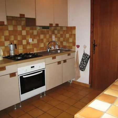 Lovely Sleeps 5 Easy Access To