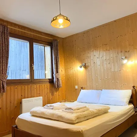 Lovely Sleeps 5 Easy Access To