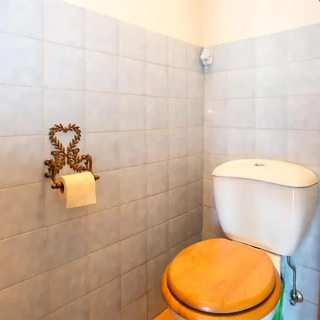 Lovely Sleeps 5 Easy Access To